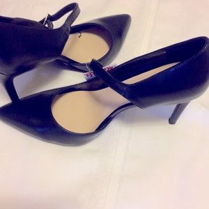 Stiletto shoes With front closure
